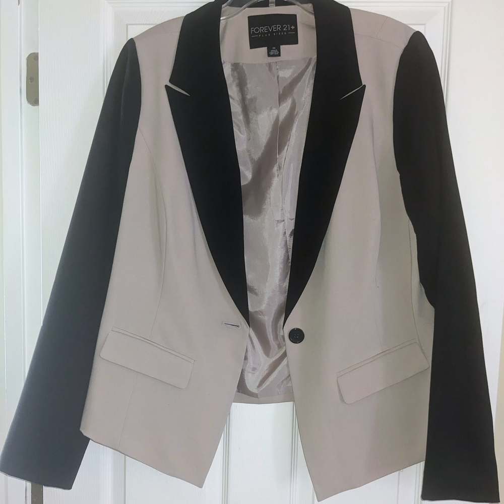 Forever 21 Black and Cream Blazer